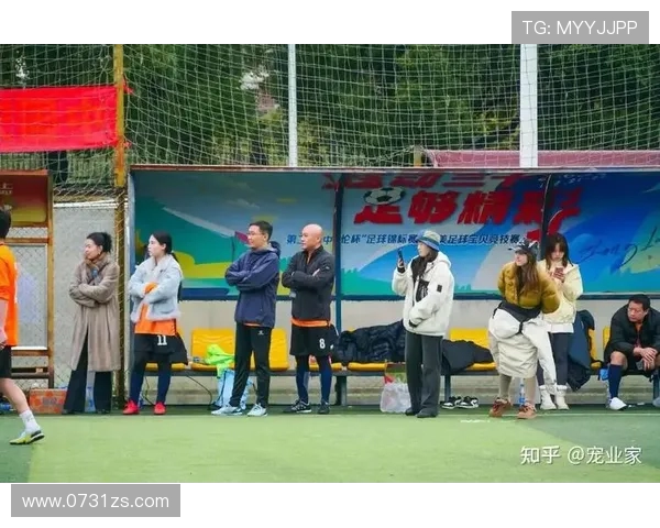 福冈黄队与赞岐釜球队的激烈对决展现足球魅力与团队精神 福冈黄队与赞岐釜球队的激烈对决展现足球魅力与团队精神