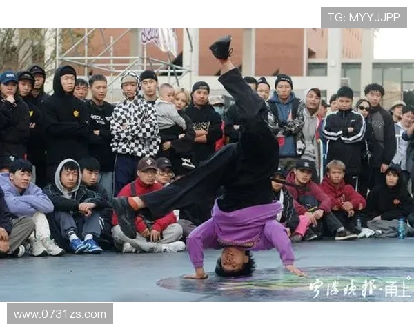 成都攀岩队在世界街舞大赛中的默契配合与精彩表现分析