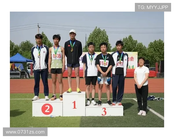 杭州篮球队在冠军赛中的团队协作表现分析与精彩瞬间回顾